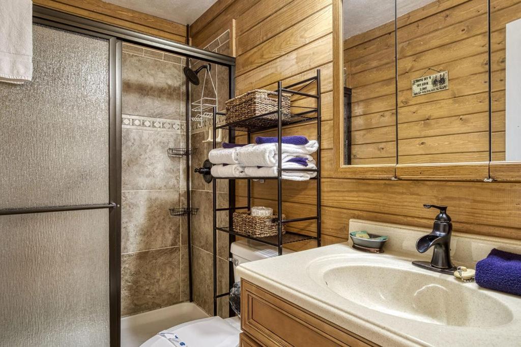 Four Bears Den, Hot Tub, 1089 Of Free Attraction Tickets For Each Paid Day, Dollywood And More Gatlinburg Exteriör bild