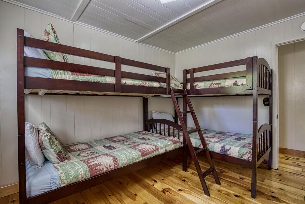 Four Bears Den, Hot Tub, 1089 Of Free Attraction Tickets For Each Paid Day, Dollywood And More Gatlinburg Exteriör bild