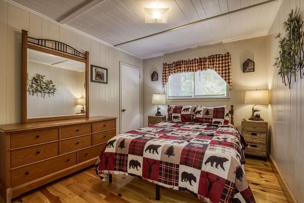 Four Bears Den, Hot Tub, 1089 Of Free Attraction Tickets For Each Paid Day, Dollywood And More Gatlinburg Exteriör bild