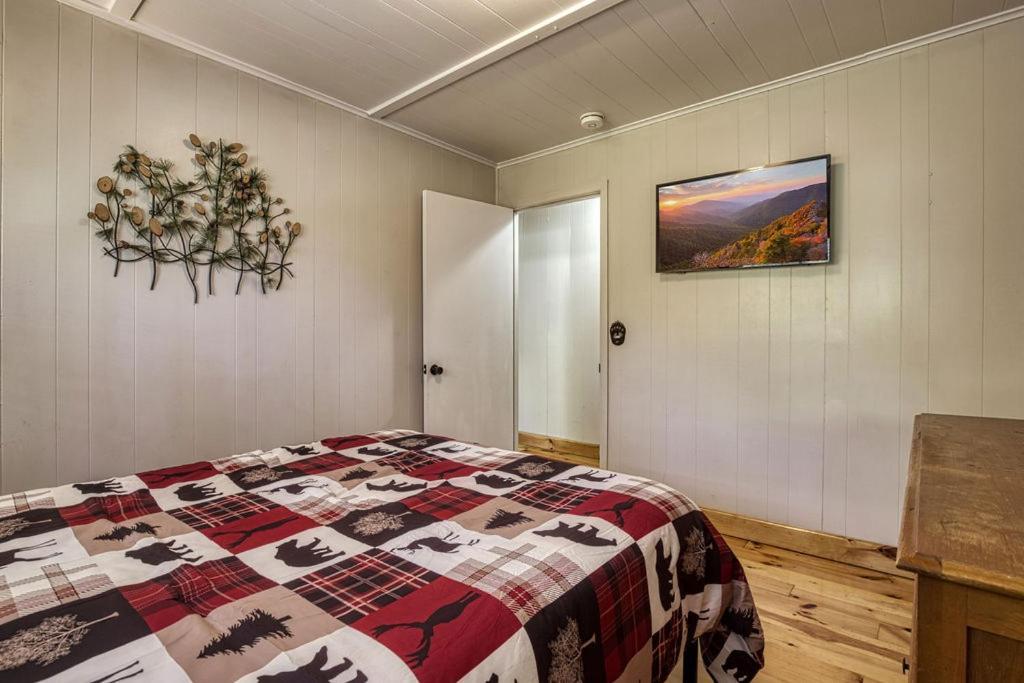 Four Bears Den, Hot Tub, 1089 Of Free Attraction Tickets For Each Paid Day, Dollywood And More Gatlinburg Exteriör bild