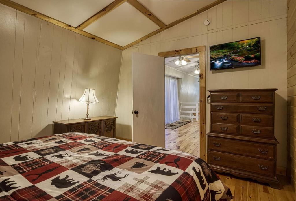 Four Bears Den, Hot Tub, 1089 Of Free Attraction Tickets For Each Paid Day, Dollywood And More Gatlinburg Exteriör bild