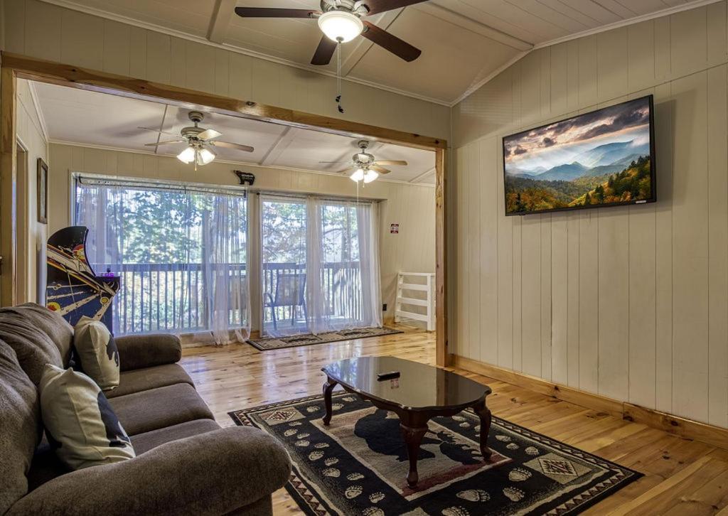 Four Bears Den, Hot Tub, 1089 Of Free Attraction Tickets For Each Paid Day, Dollywood And More Gatlinburg Exteriör bild