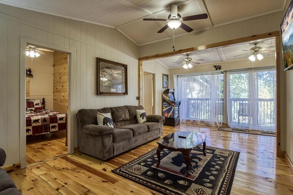 Four Bears Den, Hot Tub, 1089 Of Free Attraction Tickets For Each Paid Day, Dollywood And More Gatlinburg Exteriör bild